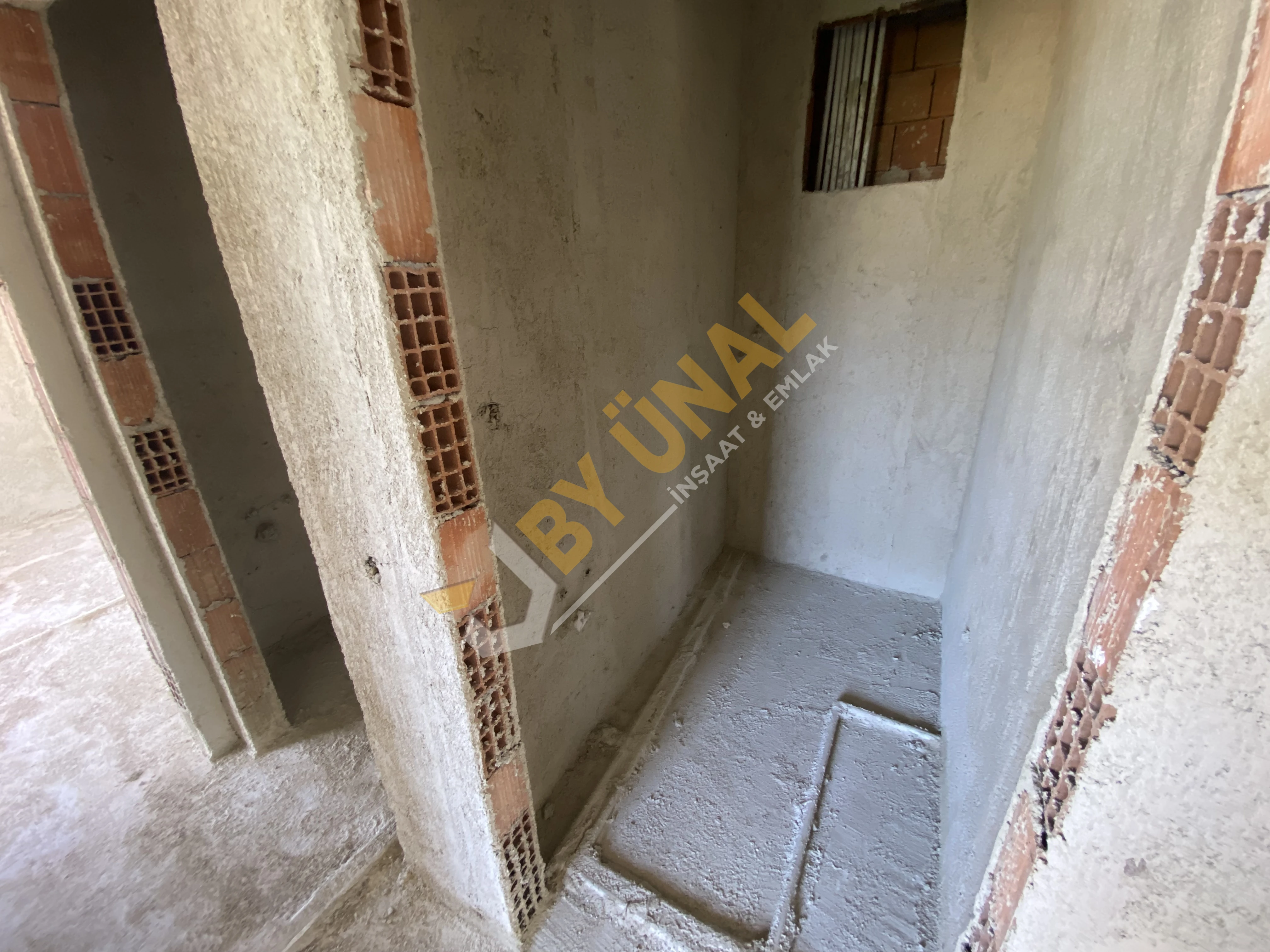 BY ÜNAL'DAN DÖŞEMALTI YENİKÖY'DE SATILIK ÇİFT BALKONLU DAİRELER
