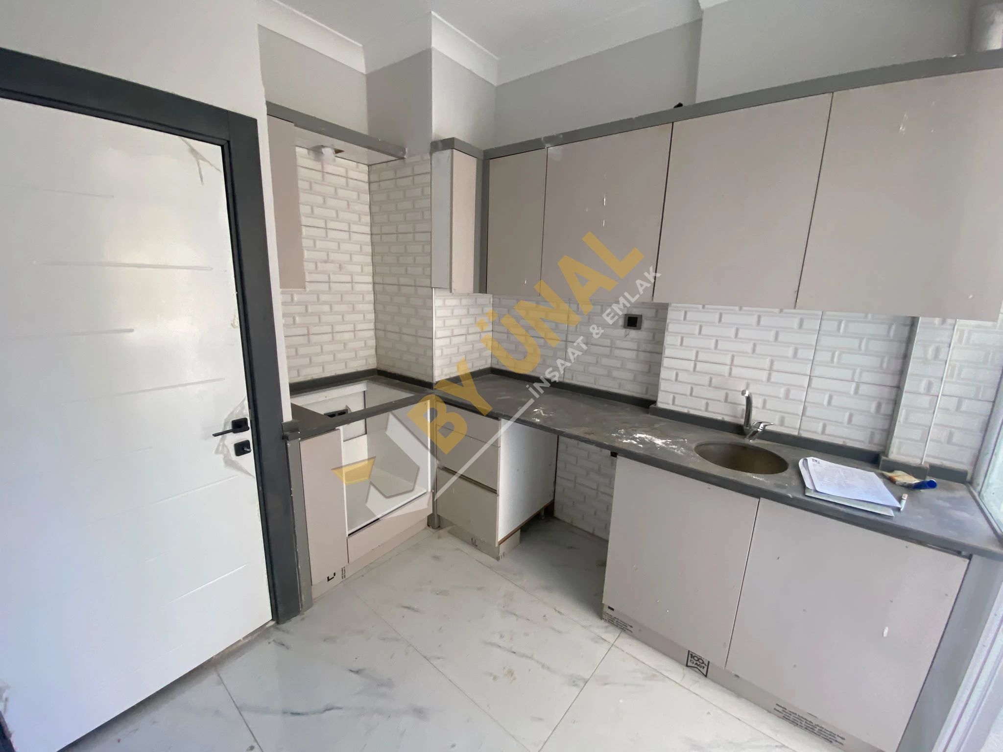 BY ÜNAL'DAN_MURATPAŞA SEDİR'DE TRAMVAYA YÜRÜM MESAFESİNDE KATTA ASANSÖRLÜ SATILIK 3+1 DAİRE