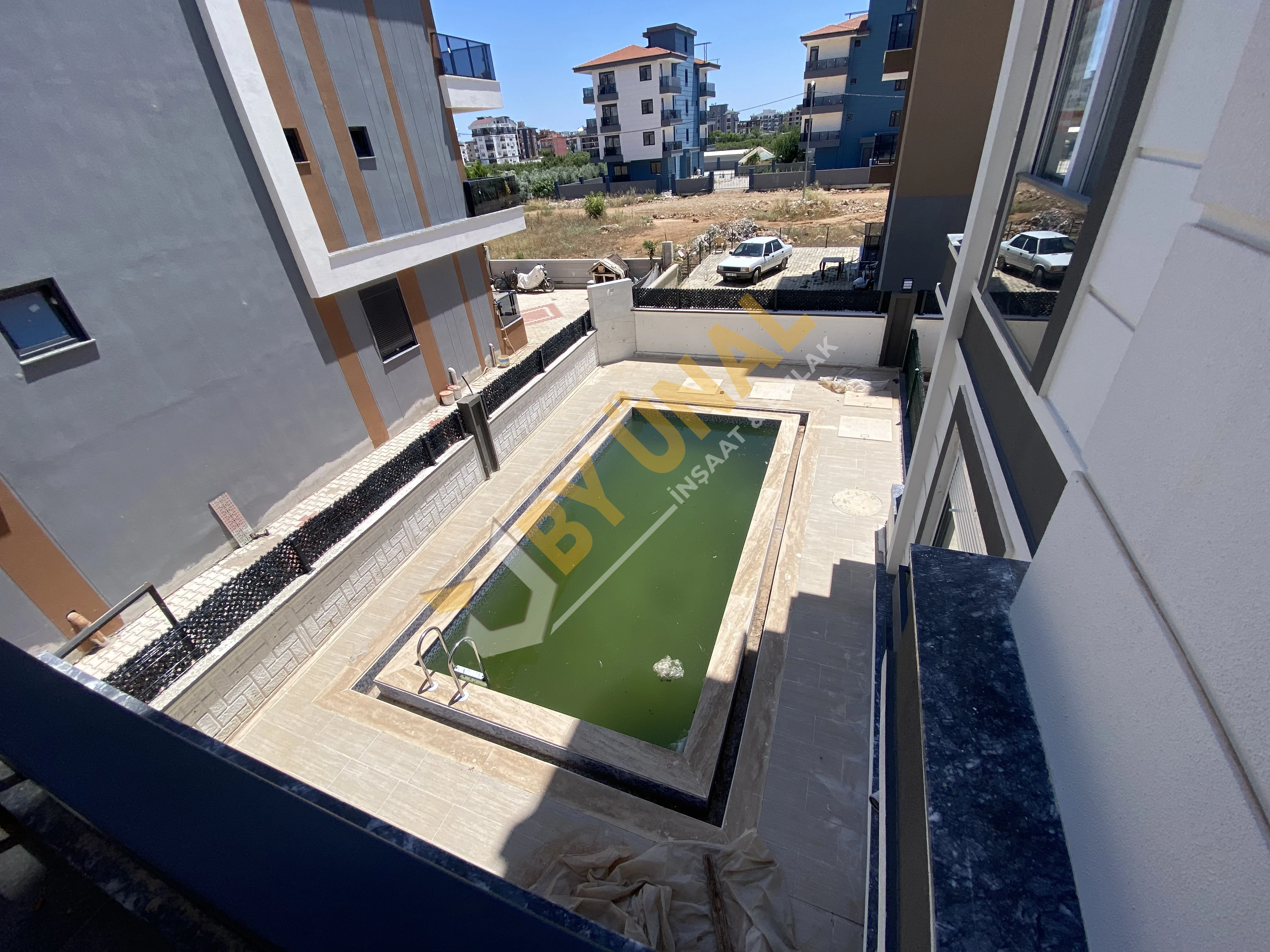 BY ÜNAL'DAN_DÖŞEMALTI YENİKÖY'DE ACİL SATILIK HAVUZLU,KATTA DAİRE