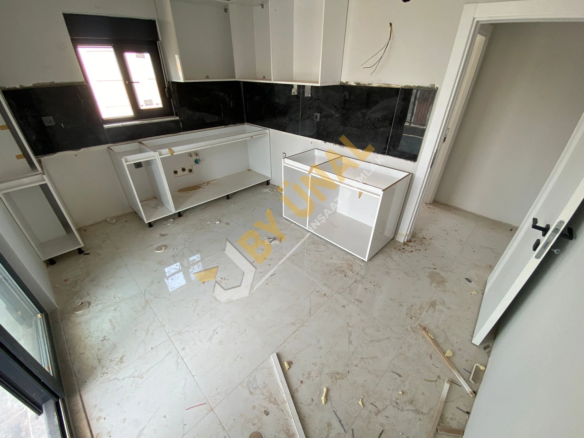BY ÜNAL'DAN_ESENTEPE'DE SATILIK SIFIR 2+1 CADDE ÜSTÜ DAİRE