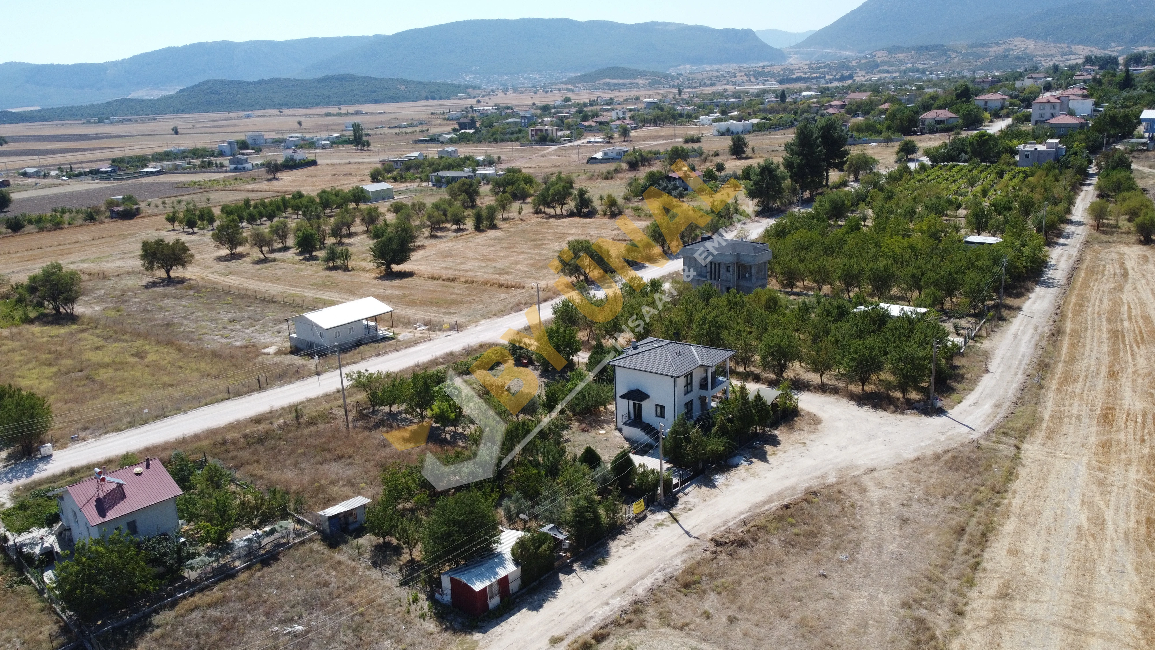 BY ÜNAL'DAN DÖŞEMEALTI,BADEMAĞACI'NDA SATILIK İMARLI ARSA