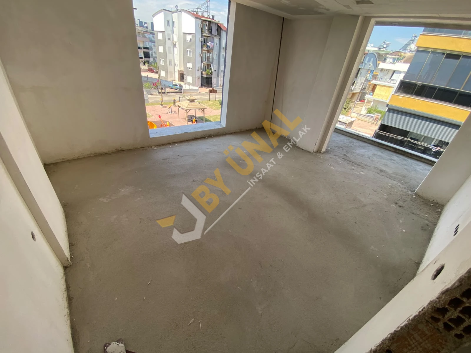 BY ÜNAL'DAN ÇAMLIBEL'DE TRAMVAY YAKINI SATILIK SIFIR 5+1 DUBLEKS