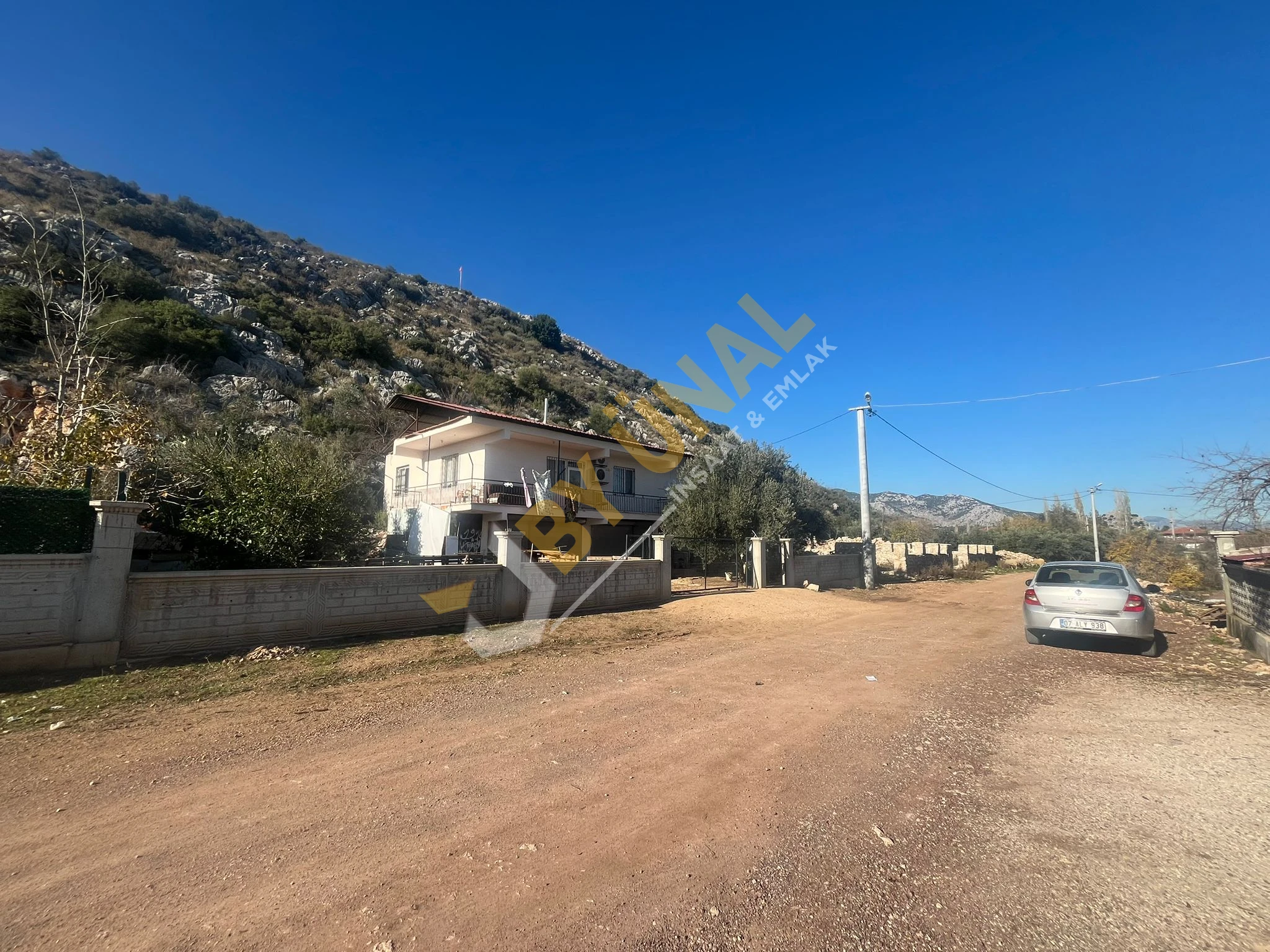 BY ÜNAL'DAN DÖŞEMEALTI ÇIĞLIK'TA MÜSTAKİL EV'Lİ 680M ARSA