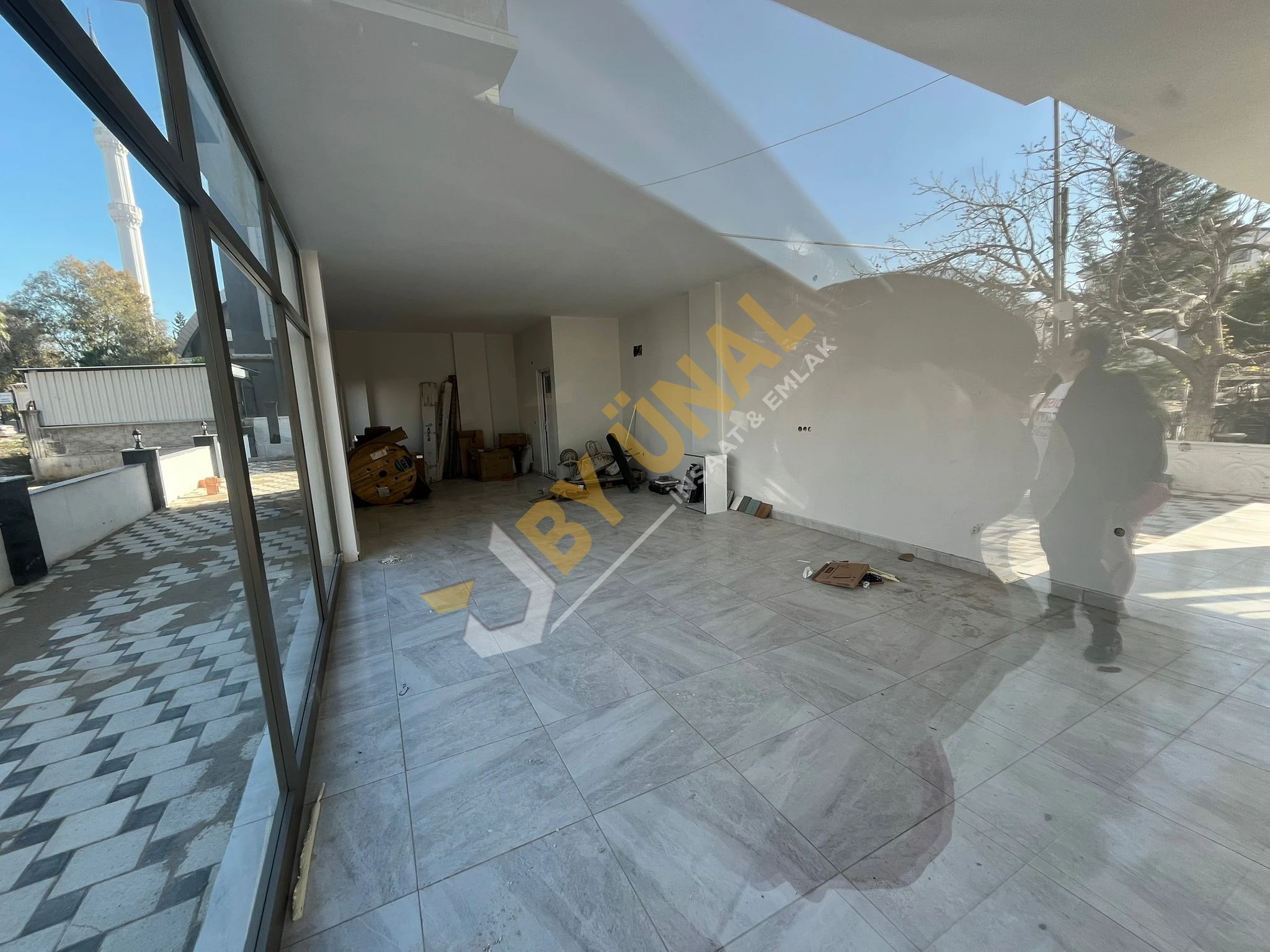 BY_ÜNAL'DAN DÖŞEMEALTI BAHÇEYAKA'DA SATILIK TİCARİ DÜKKAN