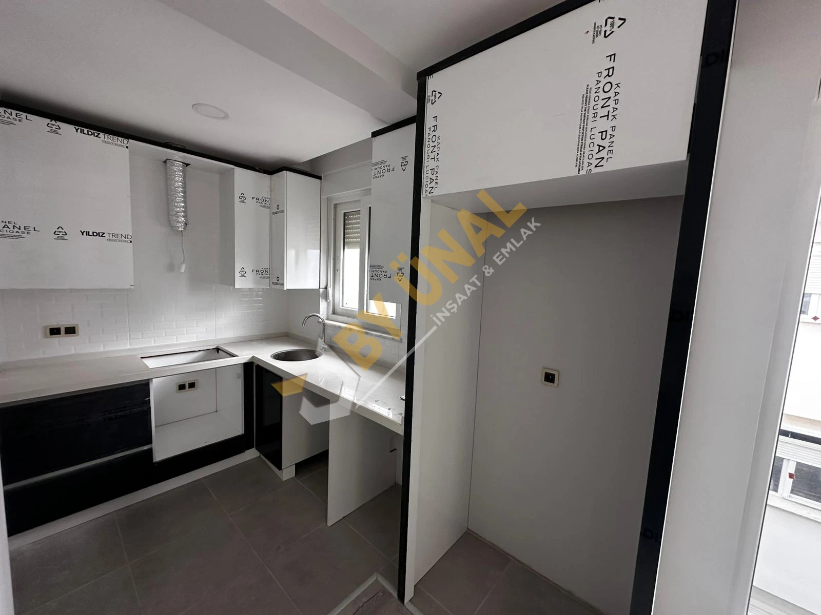 BY ÜNAL'DAN_DÖŞEMEALTI YENİKÖY'DE FERAH 2+1 SATILIK SIFIR DAİRE