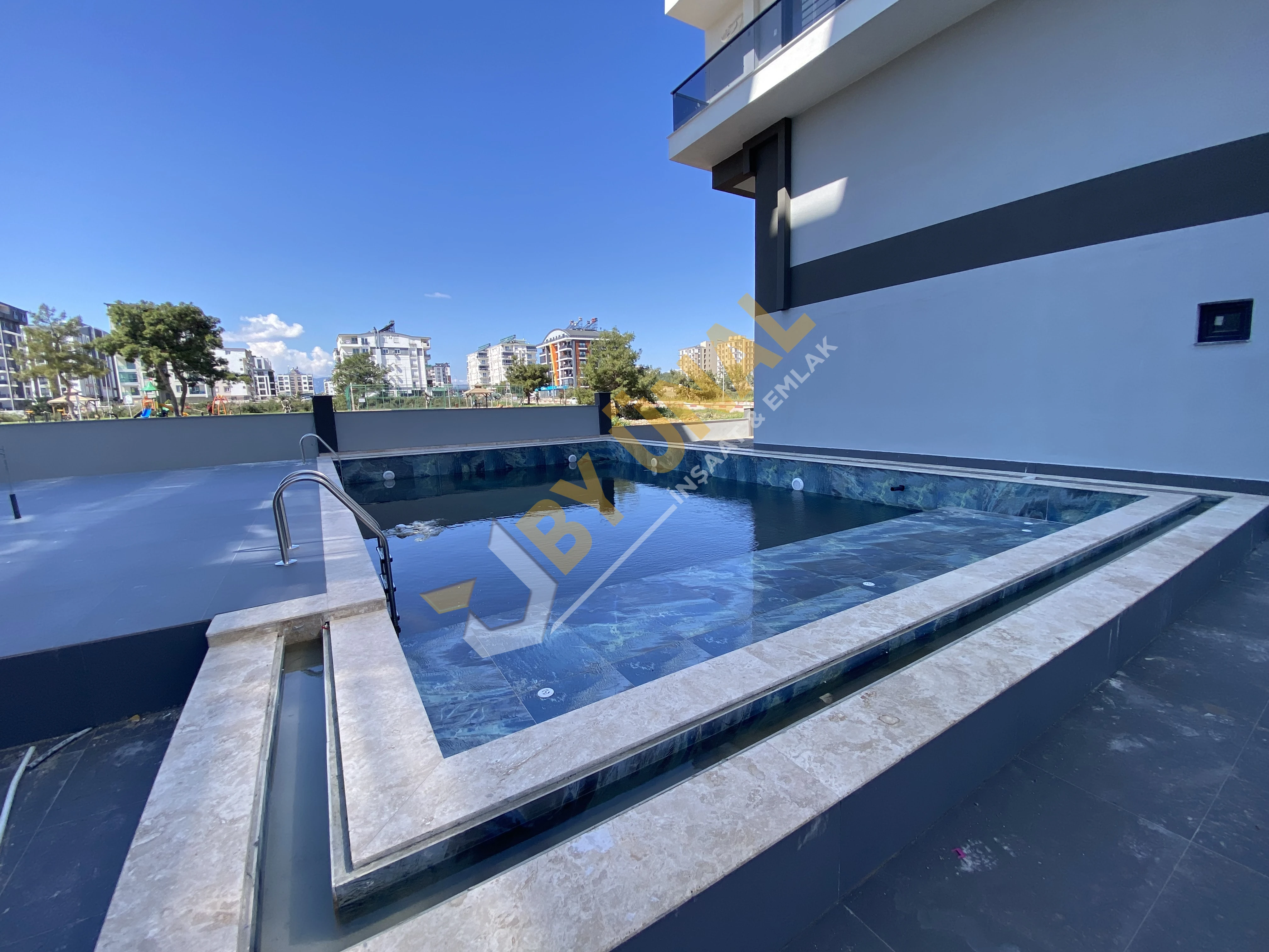 BY ÜNAL'DAN ÇANKAYA'DA HASTANE YAKINI HAVUZLU SATILIK 2+1 ARAKAT