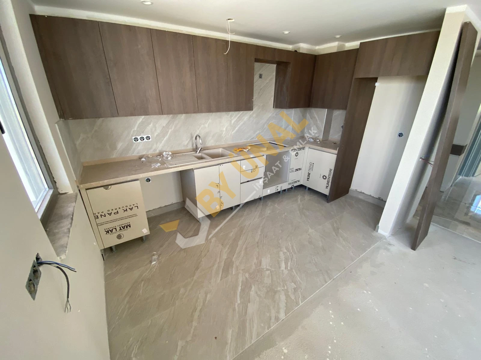 BY ÜNAL'DAN_GÖKSU’DA 2 BLOKLU HAVUZLU SİTEDE_EBEVEYN BANYOLU KATTA SATILIK SIFIR 2+1 DAİRE