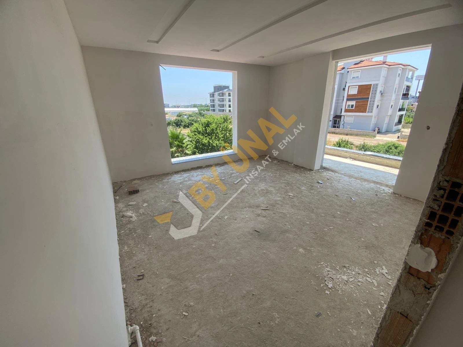 BY ÜNAL'DAN DÖŞEMEALTI YENİKÖY'DE LÜKS SATILIK DAİRE'LER
